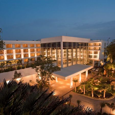 Radisson Blu Plaza Hotel Hyderabad Banjara Hills Extérieur photo The Royal