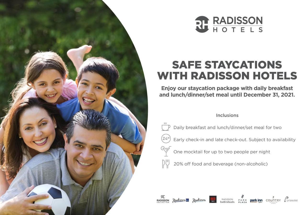 Radisson Blu Plaza Hotel Hyderabad Banjara Hills Extérieur photo A Radisson Hotels advertisement