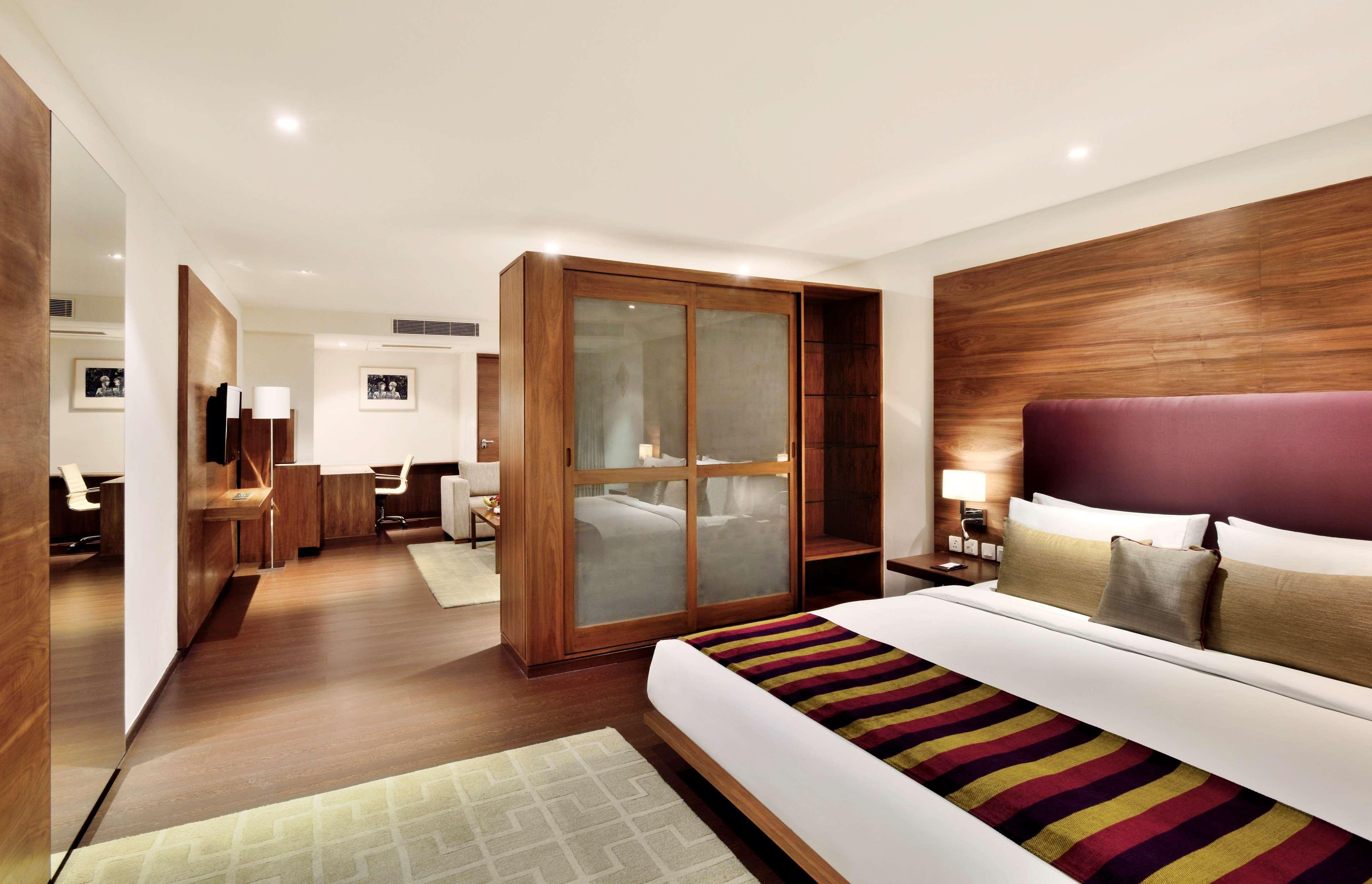 Radisson Blu Plaza Hotel Hyderabad Banjara Hills Extérieur photo Suite room at The Park, New Delhi