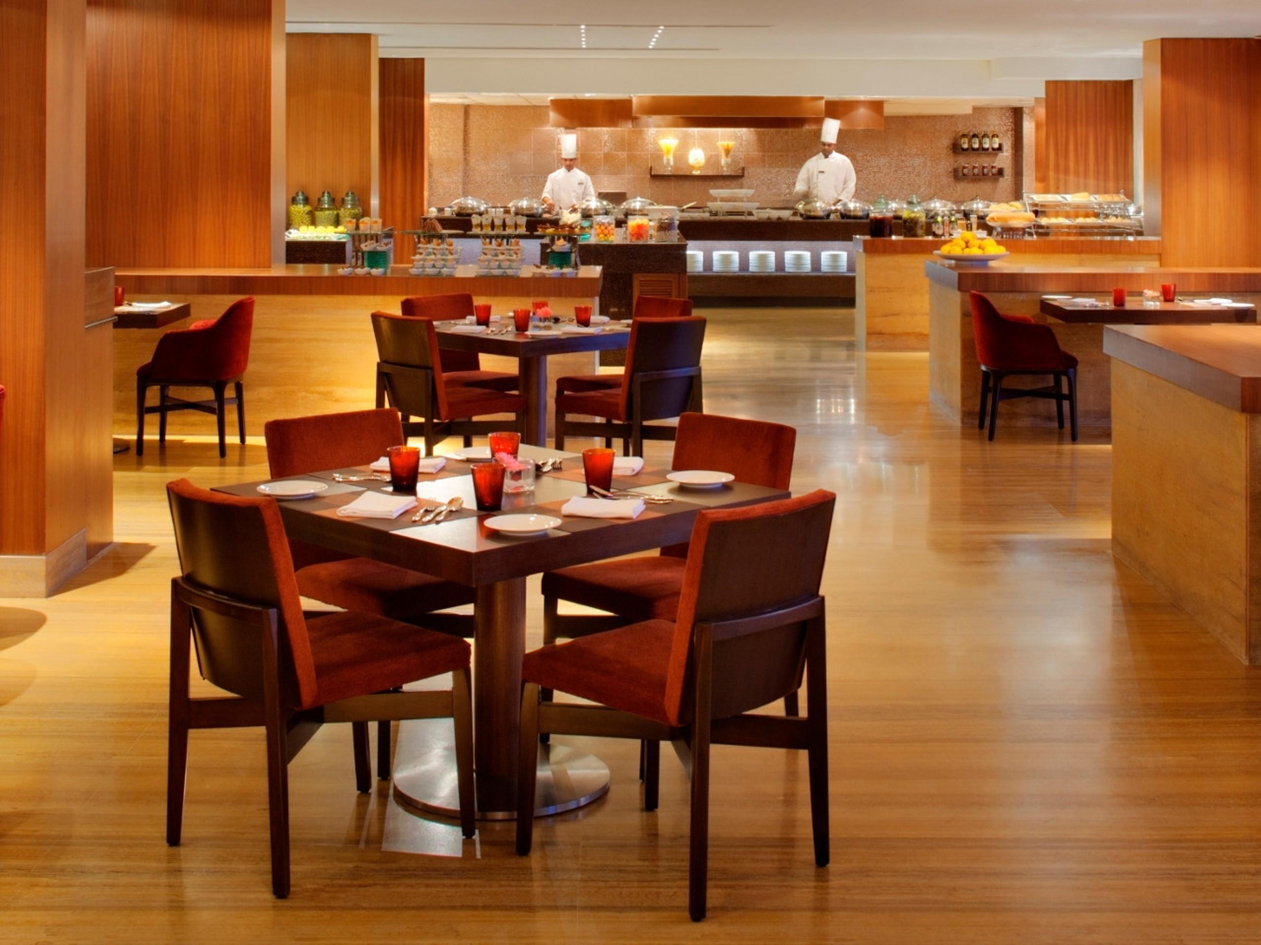 Radisson Blu Plaza Hotel Hyderabad Banjara Hills Extérieur photo The restaurant