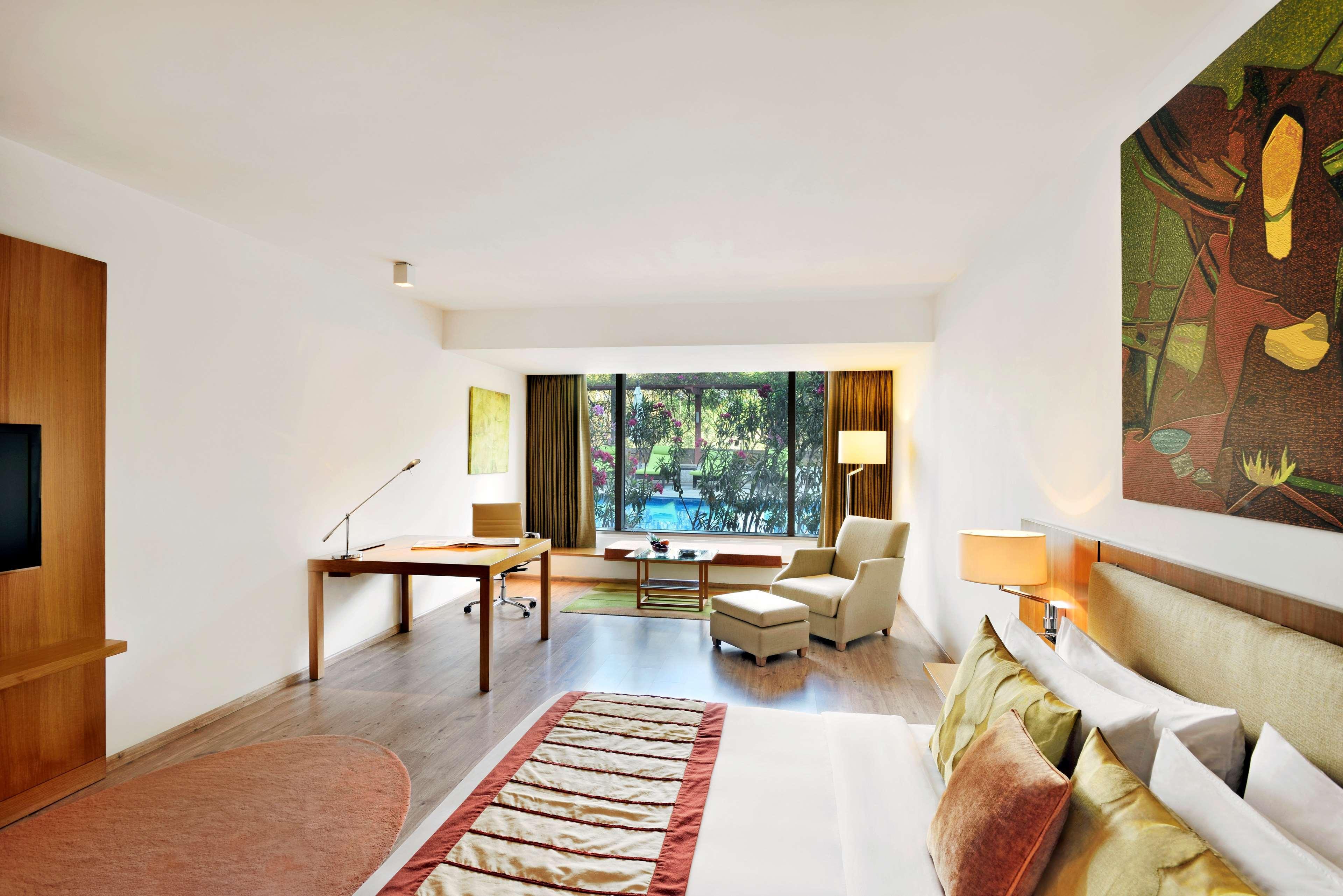 Radisson Blu Plaza Hotel Hyderabad Banjara Hills Extérieur photo A room at the Oberoi Mumbai
