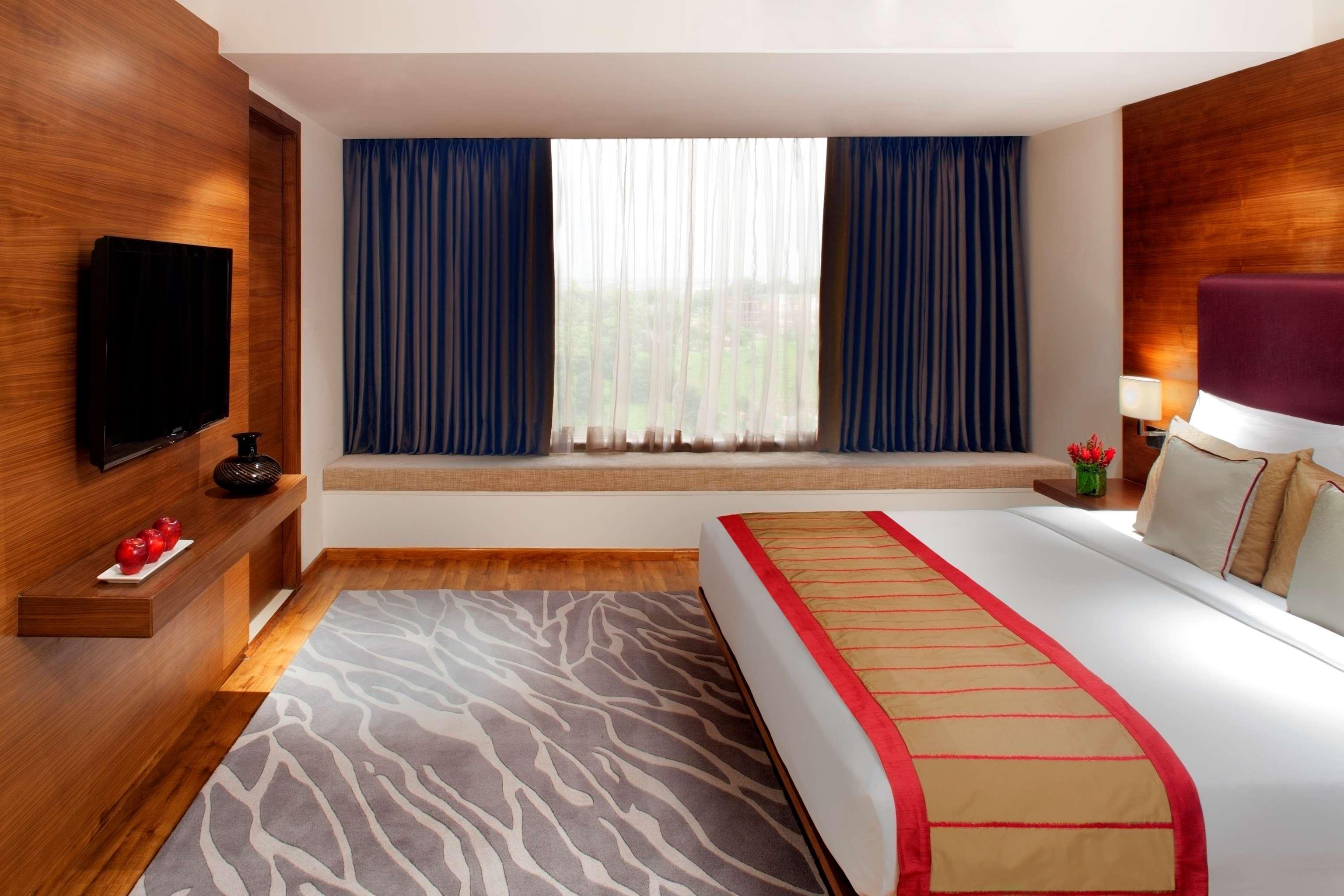 Radisson Blu Plaza Hotel Hyderabad Banjara Hills Extérieur photo Deluxe Room