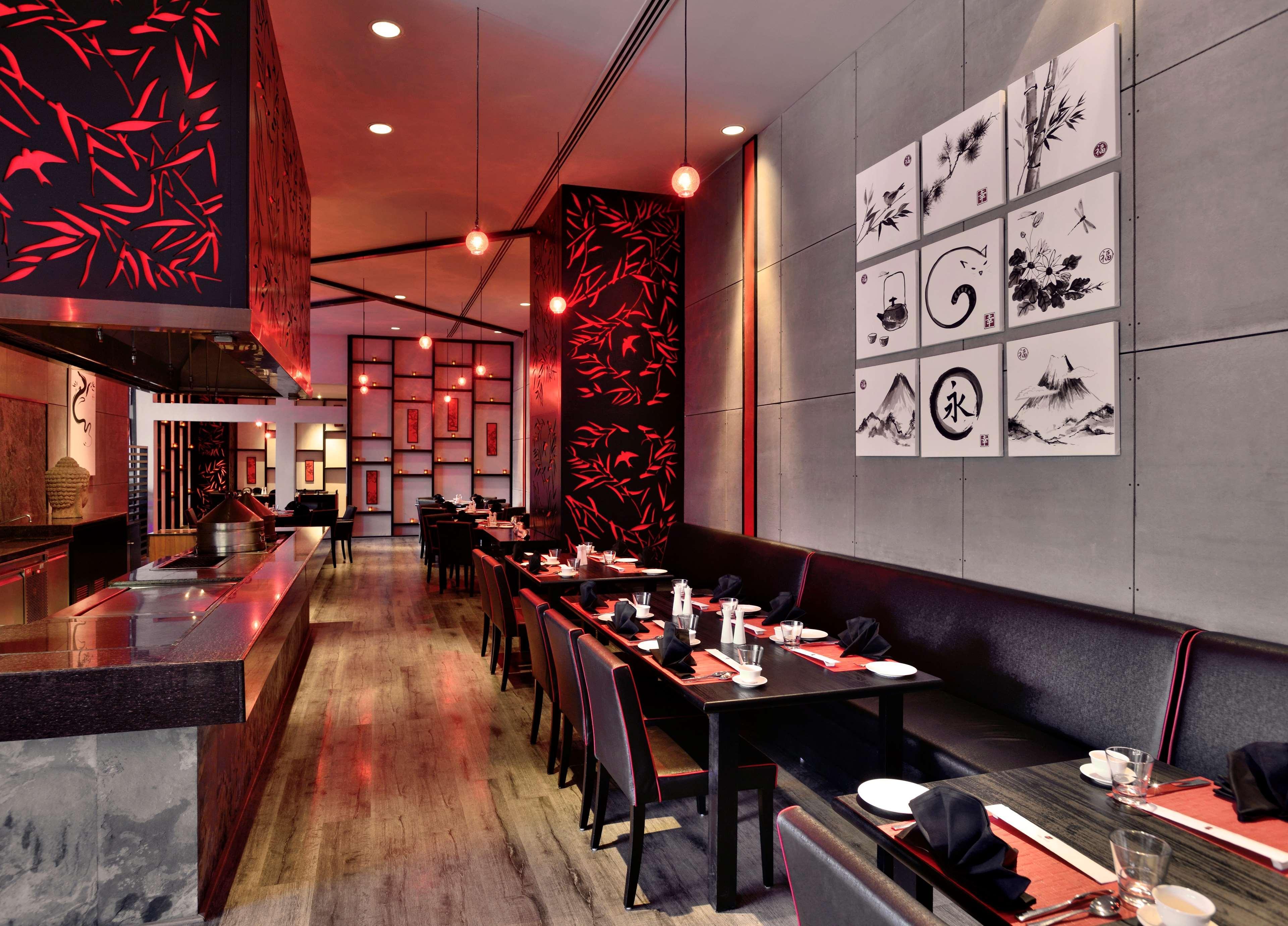 Radisson Blu Plaza Hotel Hyderabad Banjara Hills Extérieur photo Interior of a restaurant