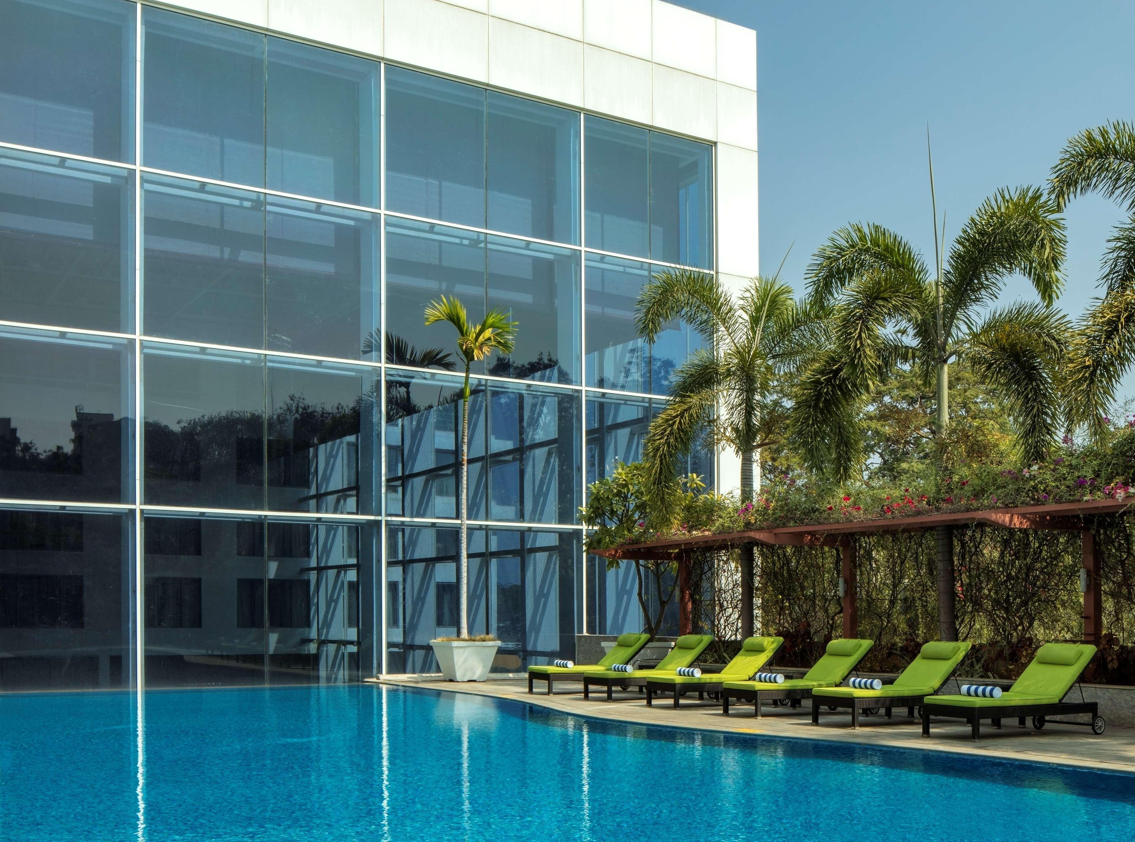 Radisson Blu Plaza Hotel Hyderabad Banjara Hills Extérieur photo The Park, Hyderabad