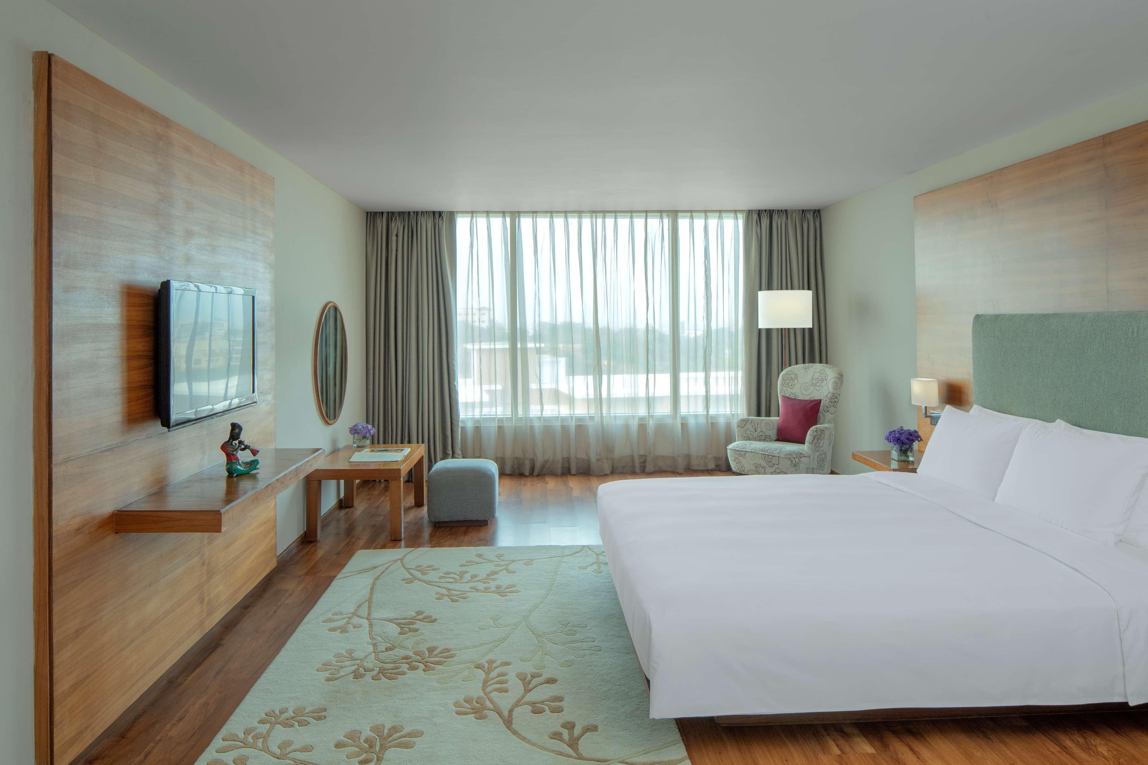 Radisson Blu Plaza Hotel Hyderabad Banjara Hills Extérieur photo Deluxe Room