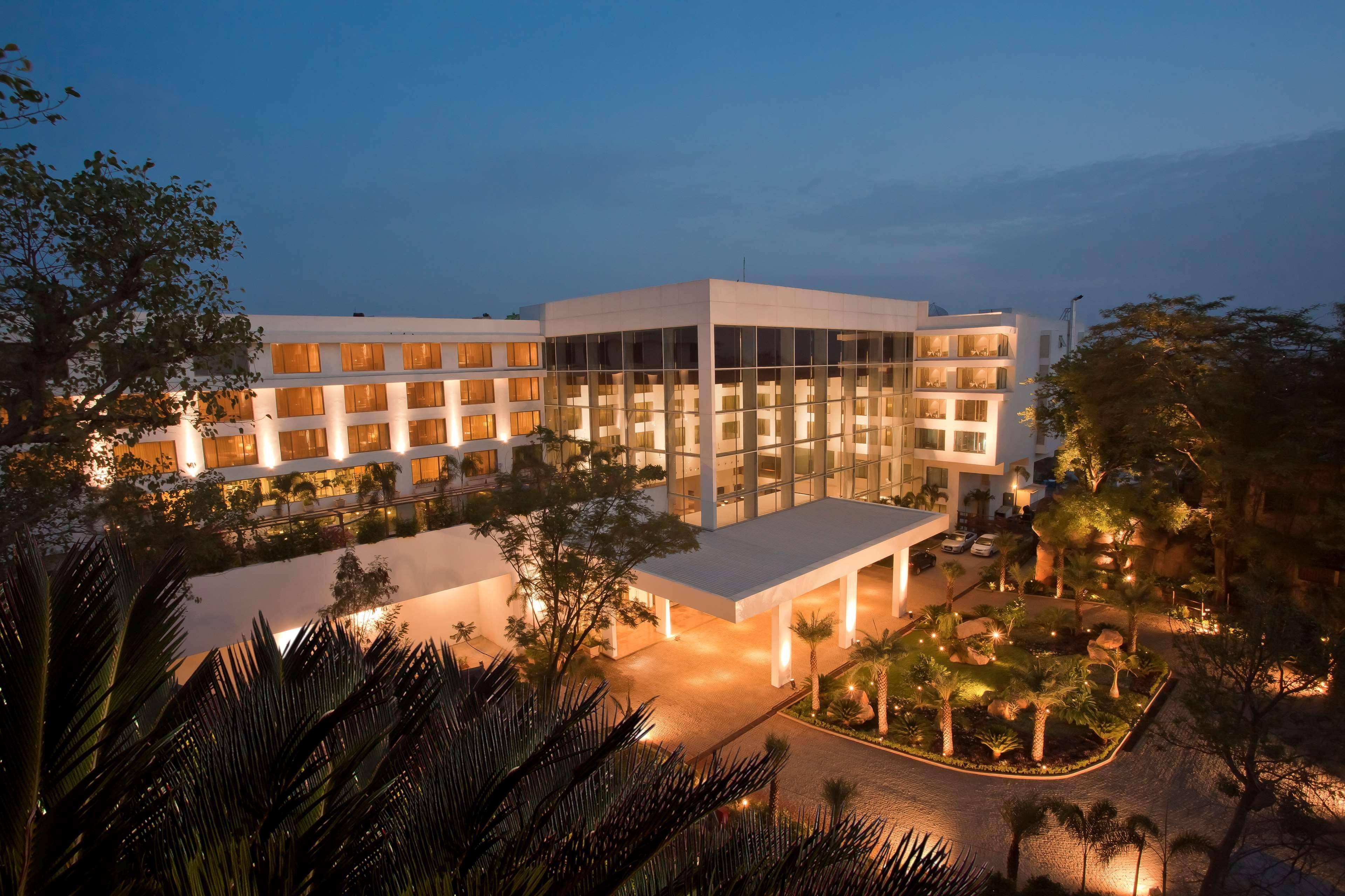 Radisson Blu Plaza Hotel Hyderabad Banjara Hills Extérieur photo The Royal