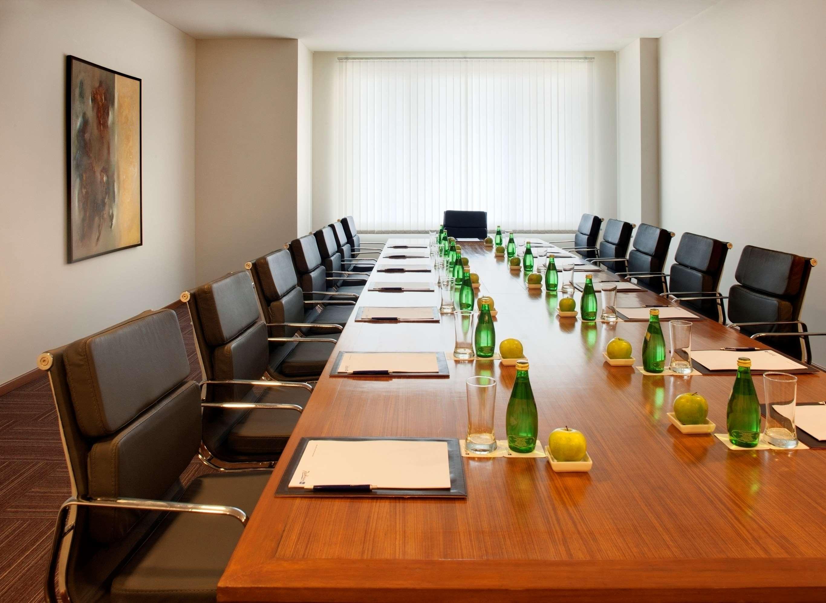 Radisson Blu Plaza Hotel Hyderabad Banjara Hills Business photo A boardroom