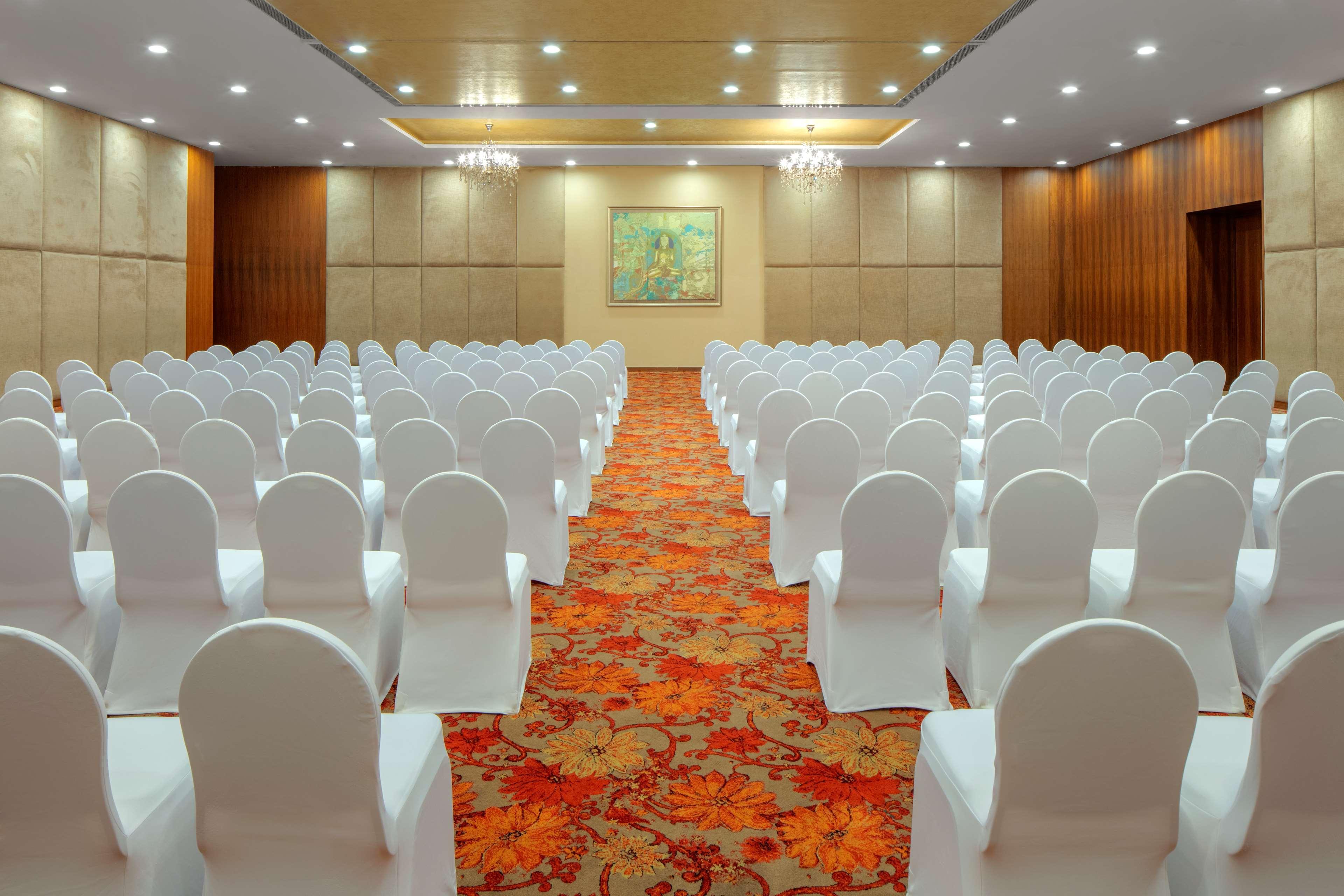 Radisson Blu Plaza Hotel Hyderabad Banjara Hills Extérieur photo The Grand Ballroom