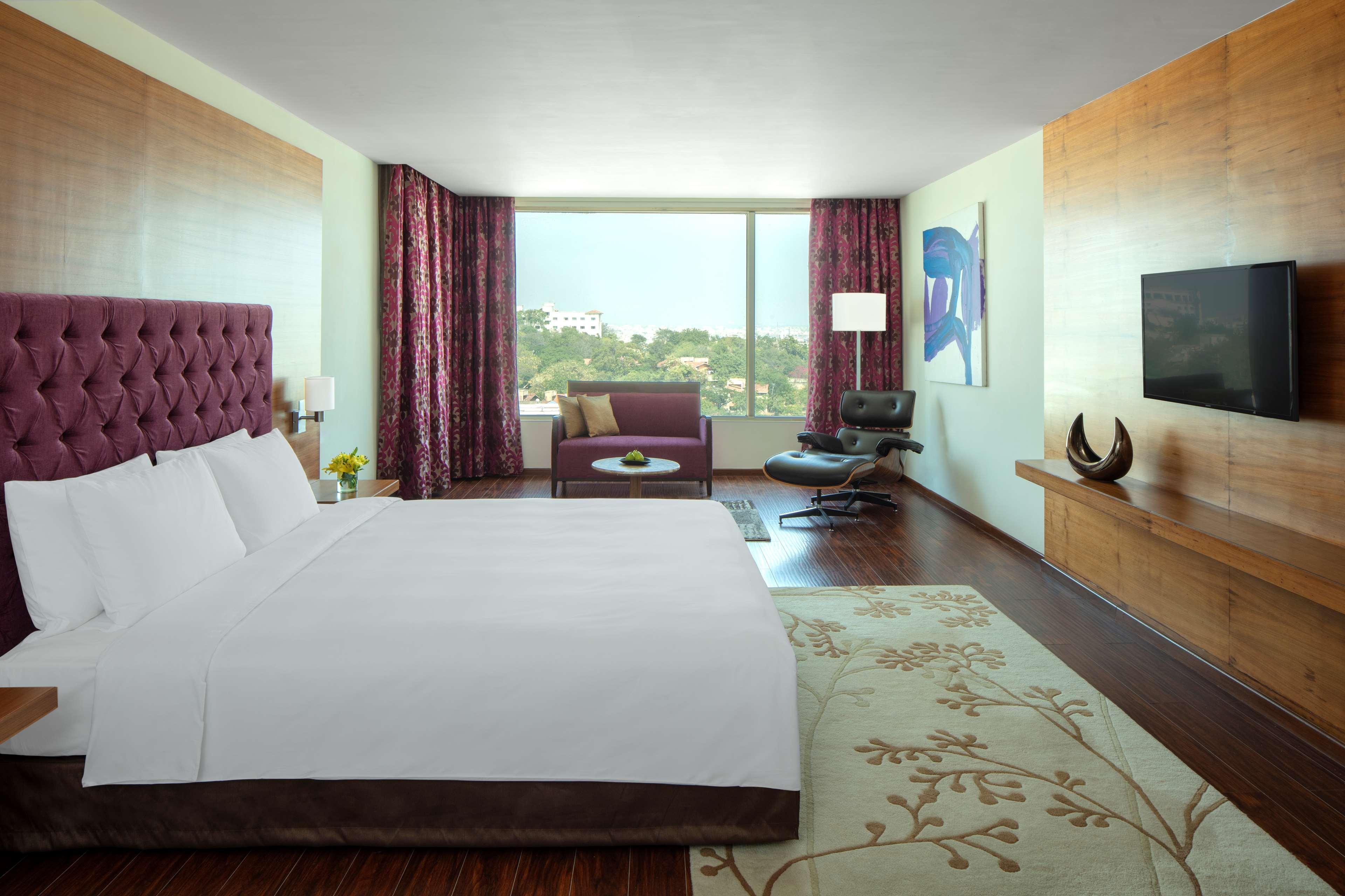 Radisson Blu Plaza Hotel Hyderabad Banjara Hills Extérieur photo Deluxe Room