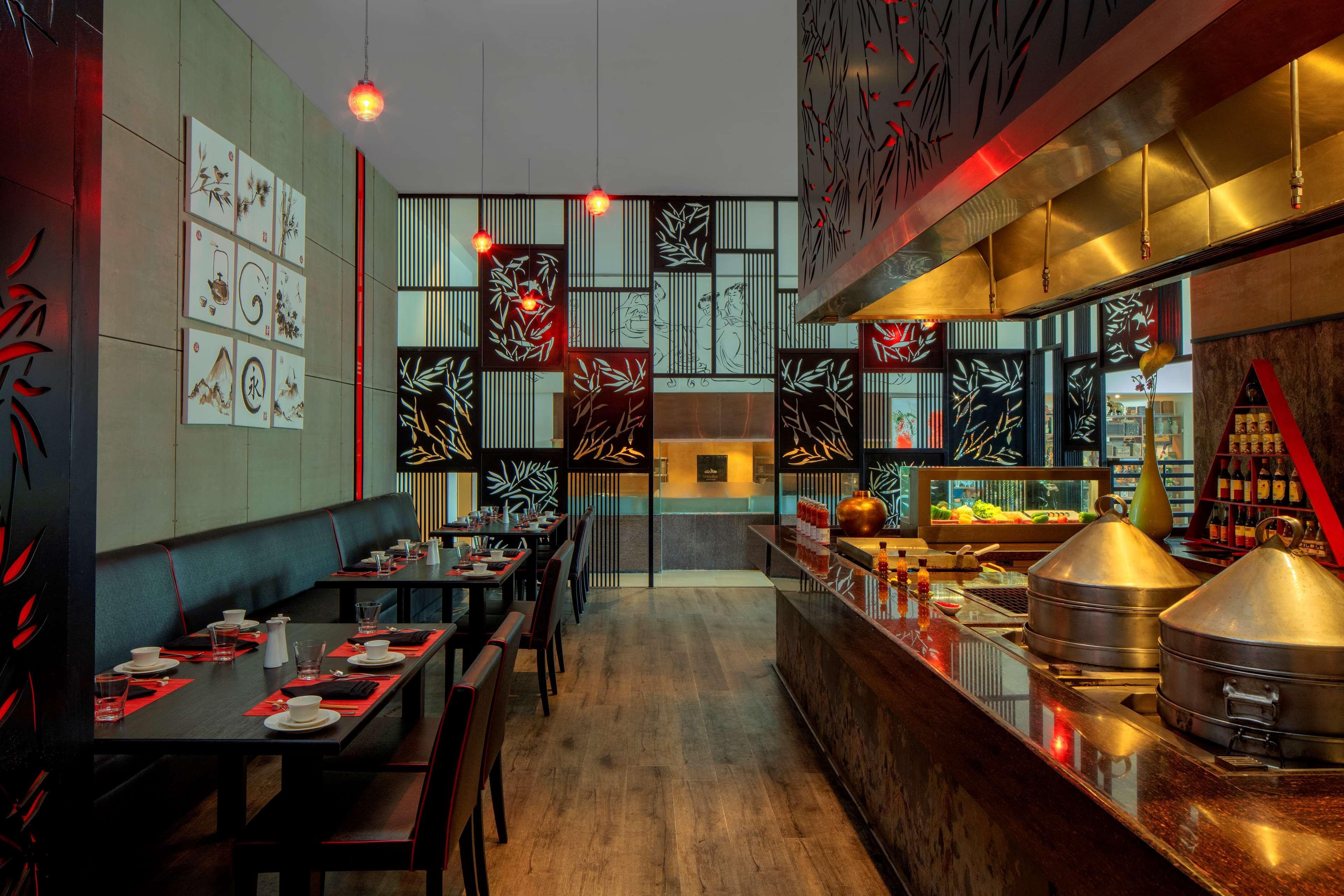 Radisson Blu Plaza Hotel Hyderabad Banjara Hills Extérieur photo The interior of a restaurant in the United Arab Emirates