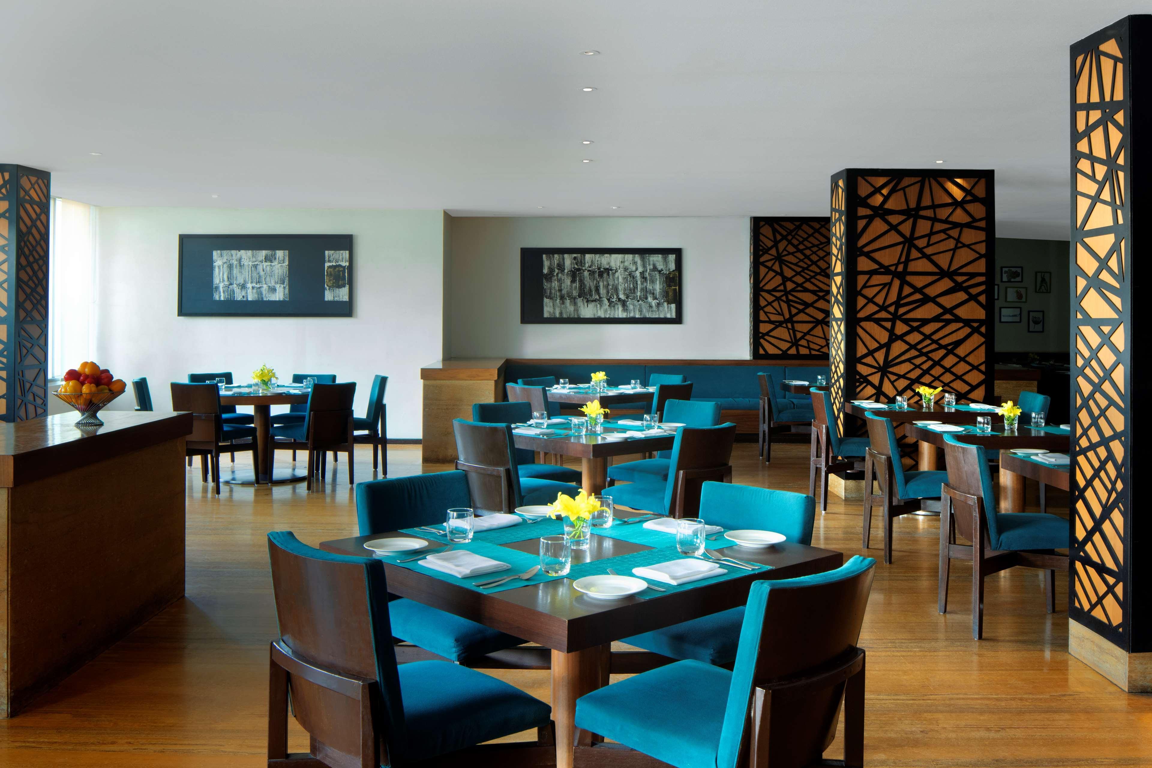 Radisson Blu Plaza Hotel Hyderabad Banjara Hills Extérieur photo The Park, Hyderabad