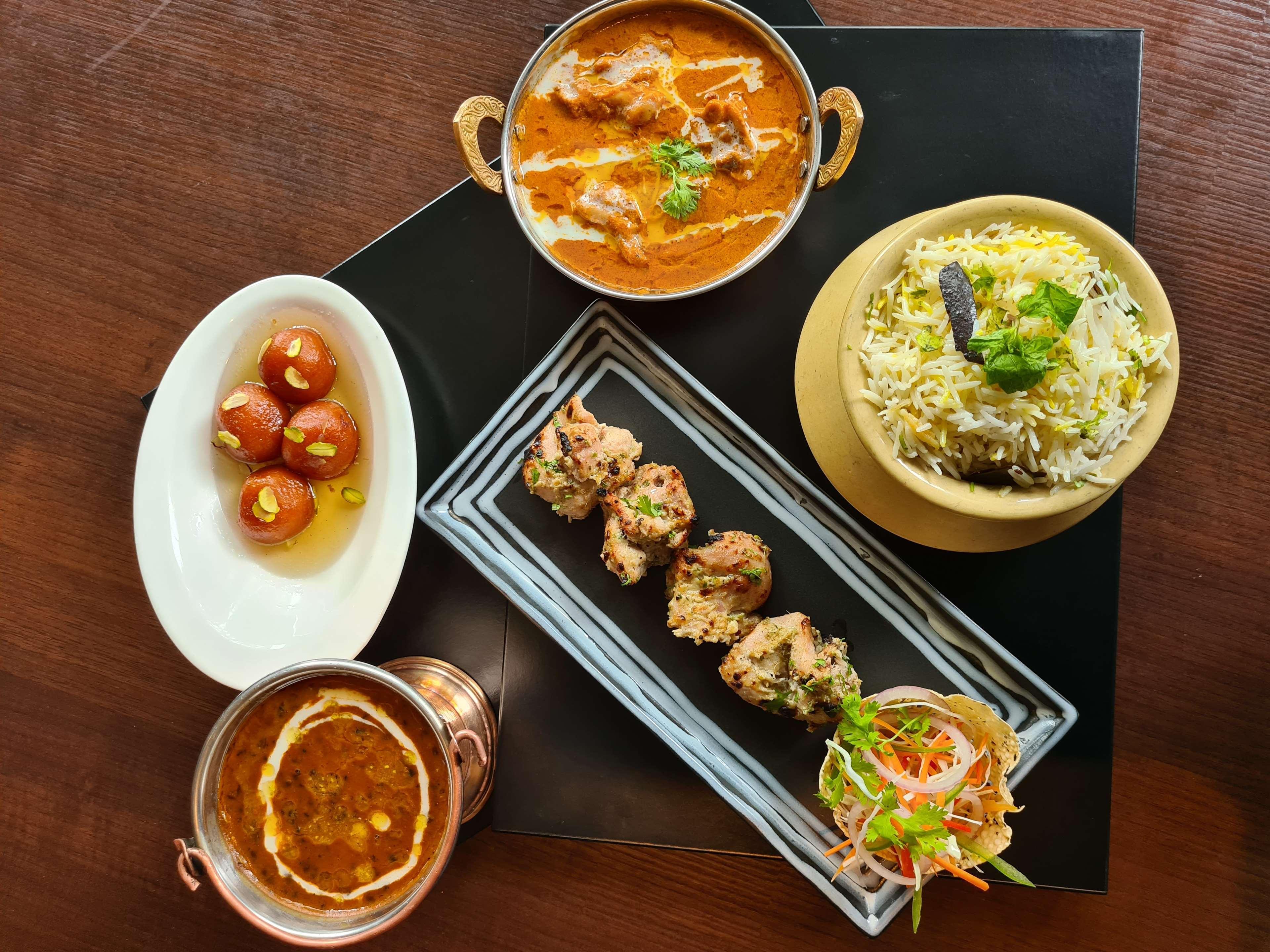 Radisson Blu Plaza Hotel Hyderabad Banjara Hills Extérieur photo Indian cuisine