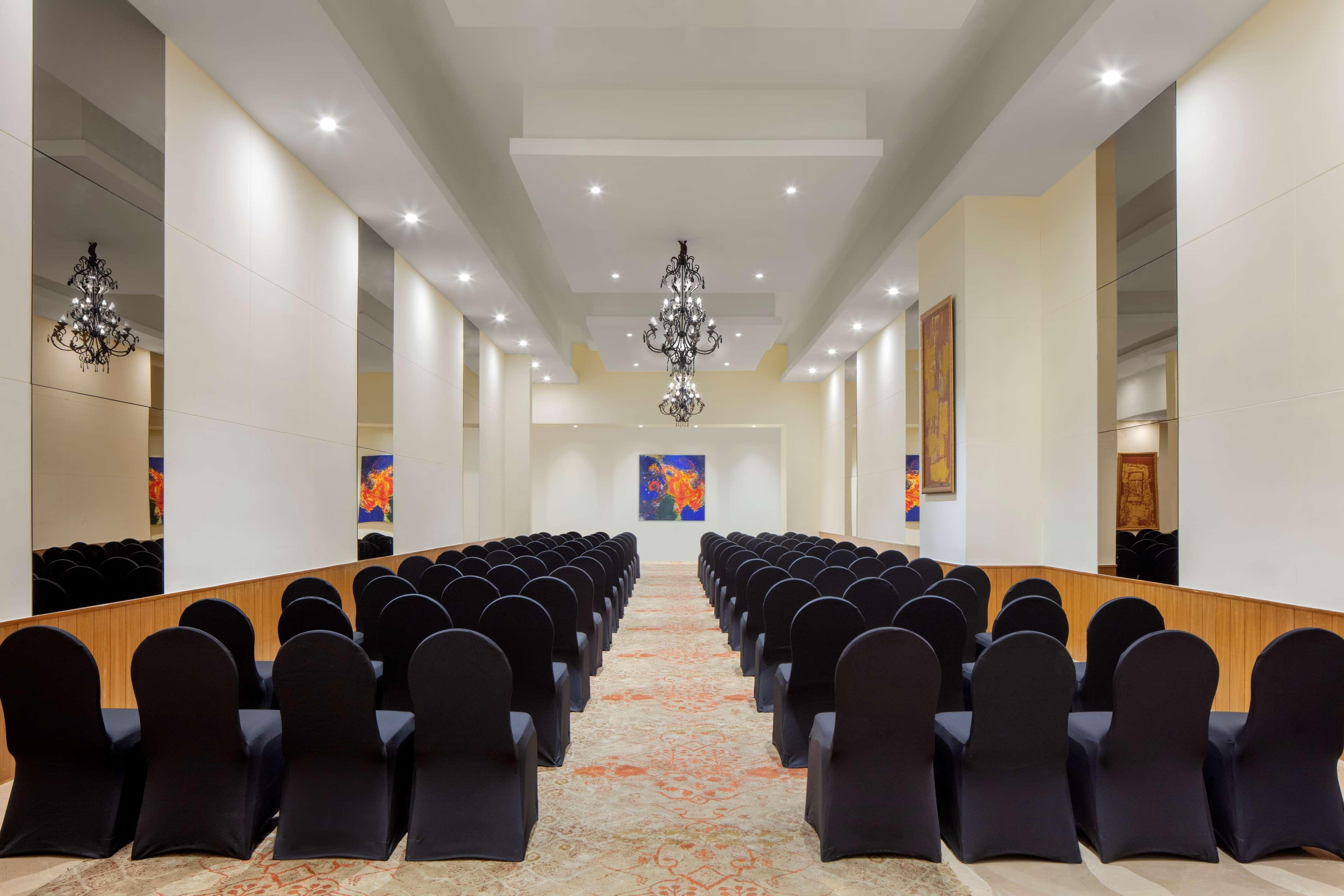 Radisson Blu Plaza Hotel Hyderabad Banjara Hills Extérieur photo The ballroom